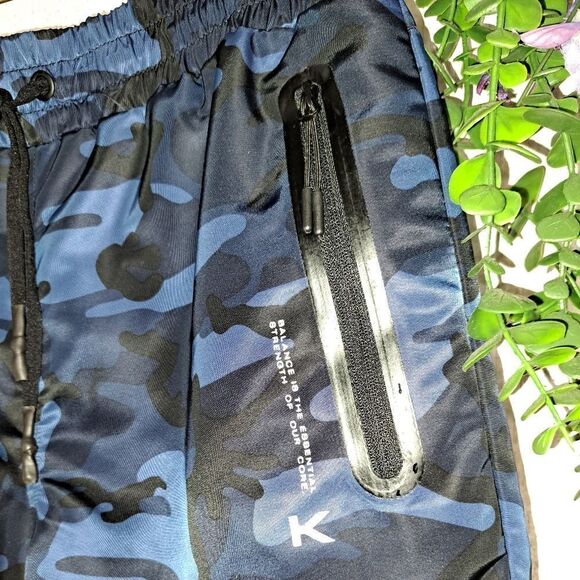 NWT Koral Camo Print Short double lined - Picture 10 of 12